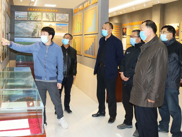 武威市政協(xié)領導馬得明一行調(diào)研甘肅建投全國荒漠化（機械治沙工程）試驗示范基地