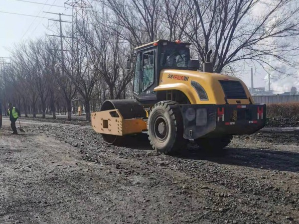 烏魯木齊機場改擴建土方工程項目  正在進(jìn)行時