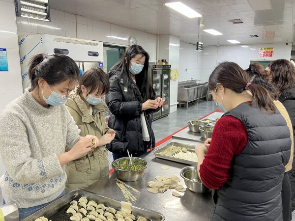 冬至餃子香，情深意更濃——新能源公司開展冬至包餃子活動(dòng)